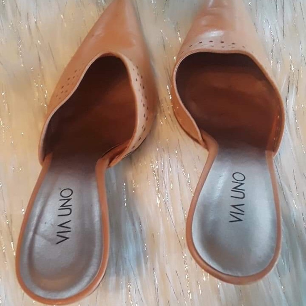 Tan Leather Slides By Via Uno - image 5